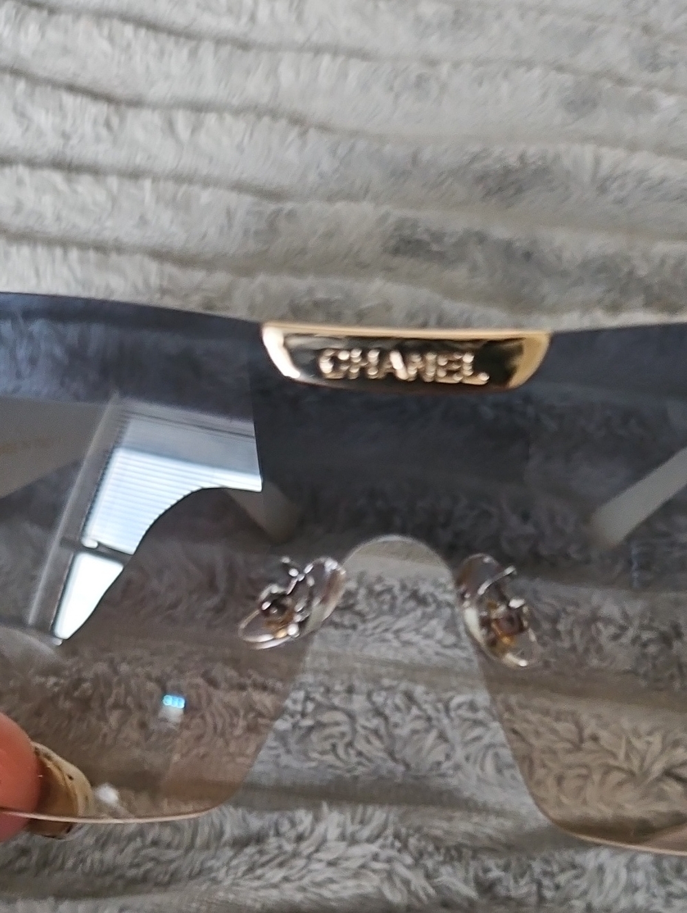 Chanel . ( Read ) - Picture 5 of 9